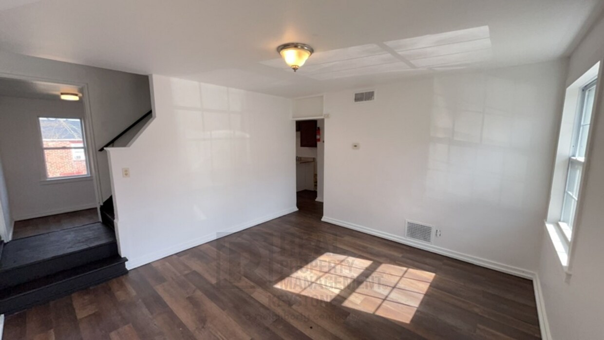 Primary Photo - Recently renovated 3 Bedroom in Moon Towns...