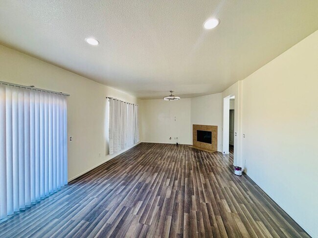 Foto del edificio - 37306 Wild Tree St
