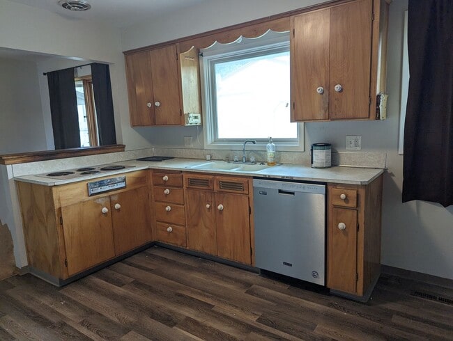 Building Photo - Charming 3 bedroom 1.5 bath Orchards house