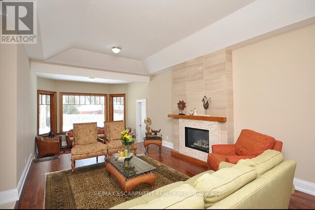 Building Photo - 225 Forestwood Dr