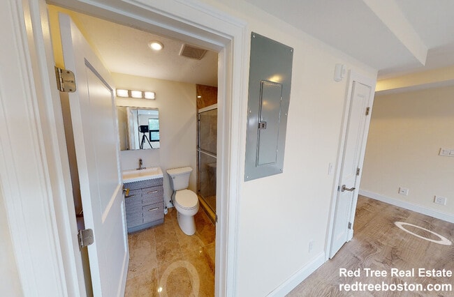 Building Photo - 1028a Commonwealth Ave