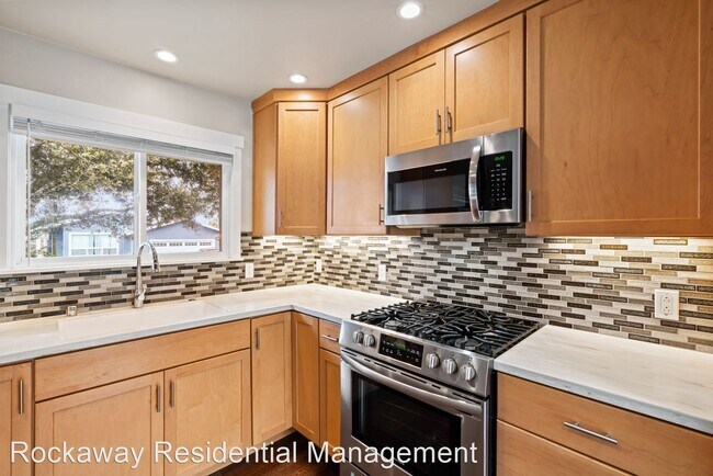 Building Photo - 3 br, 2 bath House - 261 CASTLETON WAY