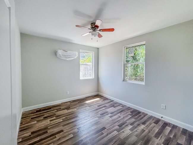 Foto del edificio - 4233 E Curtis St