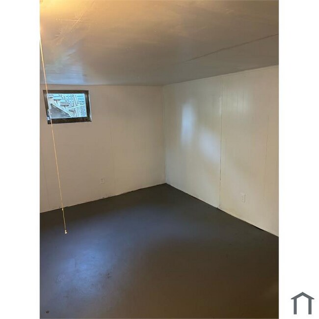 Building Photo - 7121 Manette Dr