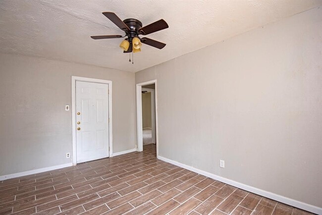 Building Photo - 6725 Bunche Dr