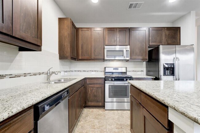 Building Photo - 1504 Lorraine Loop