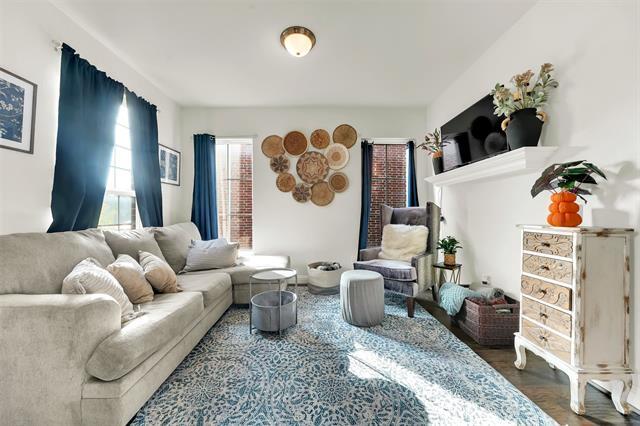 Building Photo - 345 Twin Creeks Dr