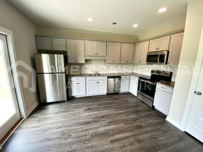 Building Photo - Home for Rent in Clanton, AL! GET 1 MONTH ...