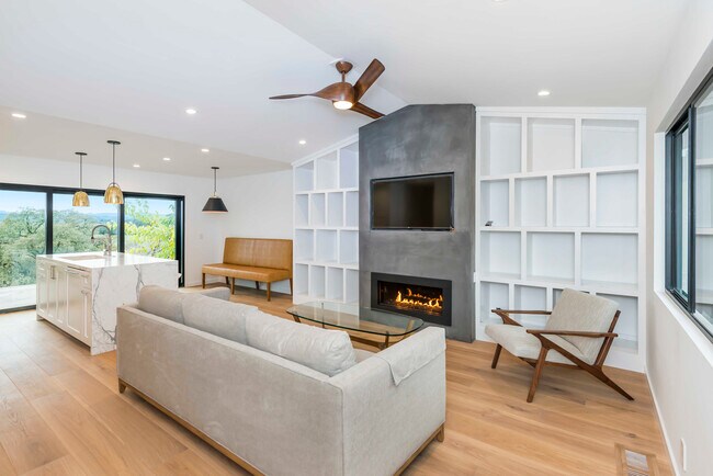 Foto del edificio - 2700 Geysers Rd