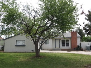 Building Photo - 5048 E Lamona Ave