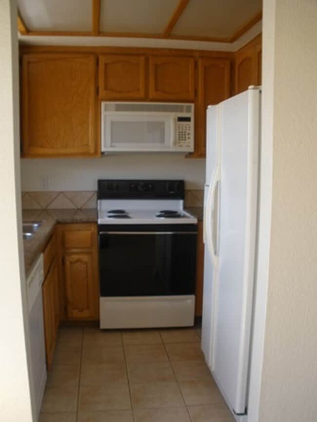 Building Photo - Normal heights Condo 2BR 1.5BA 1 Car Garage