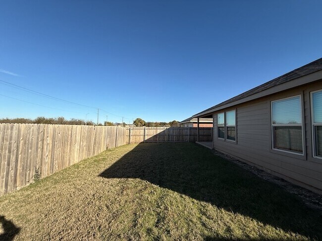 Building Photo - 10530 Ft Cibolo Trl