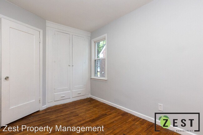 Building Photo - 3 br, 1 bath House - 6186 Farmbrook Street