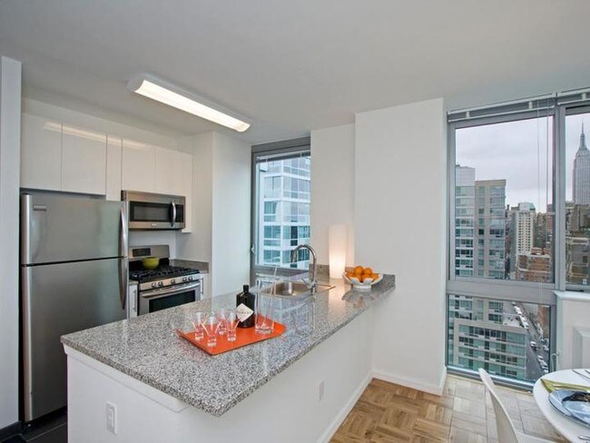 Building Photo - 507 W 37th St