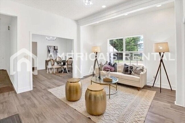 Foto del edificio - Room to Roam: Expansive Home with Screened Porch - Coming Soon!!