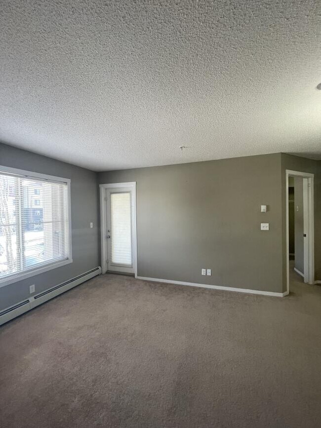 Photo du bâtiment - 2.0 bedroom in Edmonton Alberta T6R 0W3