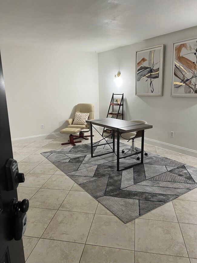 Front Entry/office - 4108 Brandeis Ave