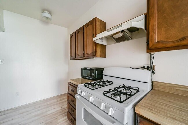 Foto del edificio - 1226 W Gray St