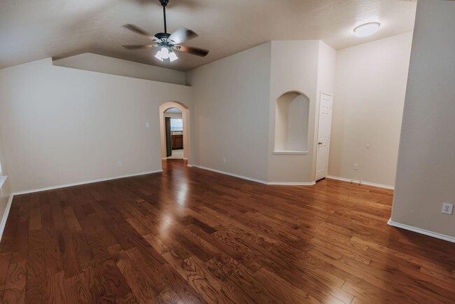 Building Photo - 11818 Canyon Falls Dr