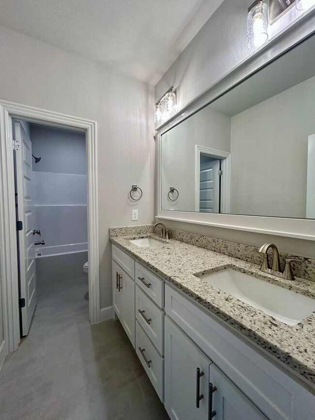 Foto del edificio - Beautiful Home in Pea Ridge, 3 Car Garage ...