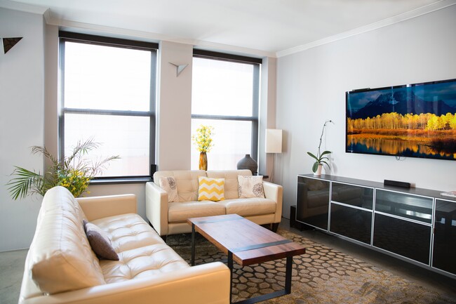 Living room - 453 Washington St