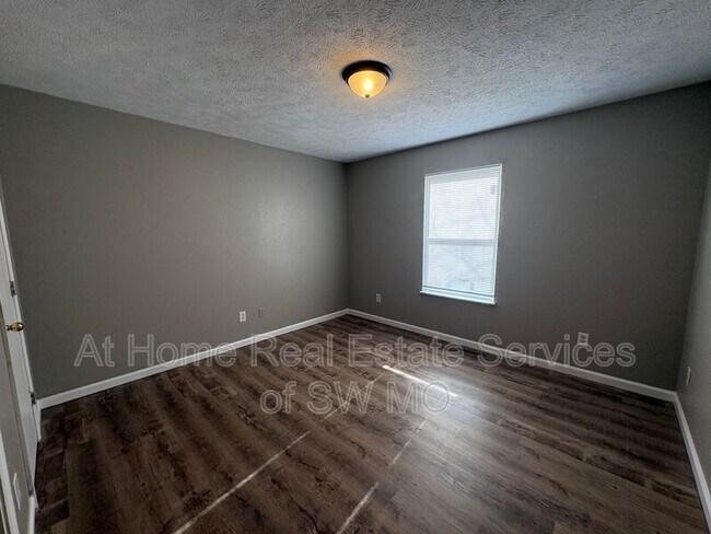 Foto del edificio - 3128 W College St