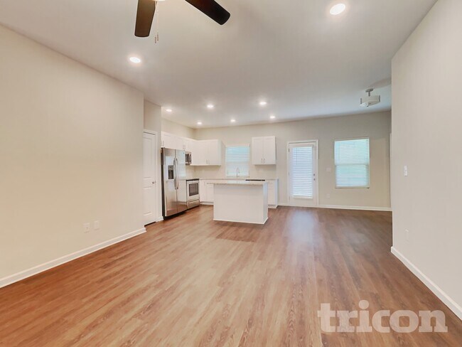 Foto del edificio - 1576 Queen Elizabeth Dr