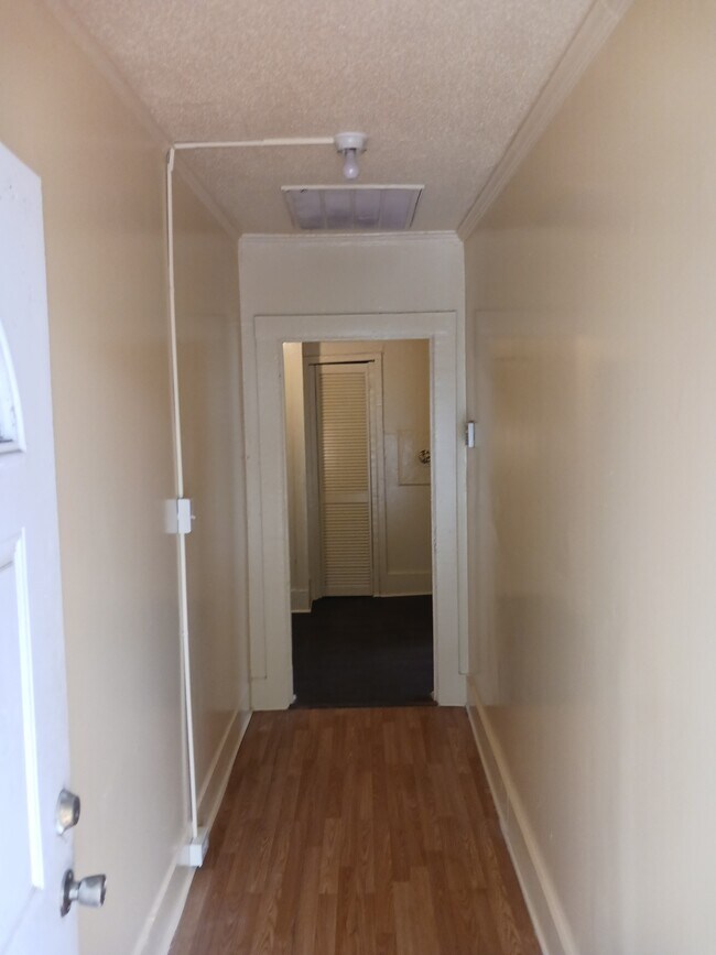 Pasillo de entrada - 1014 Henley St