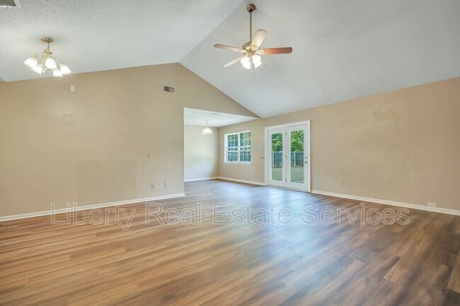 Building Photo - 1501 Woodcrest Cir