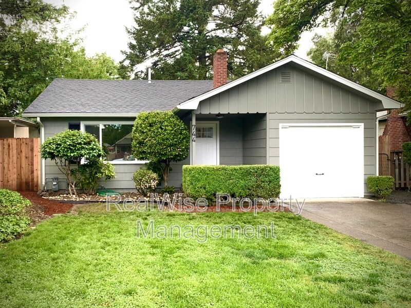 Foto principal - 744 NW 3rd St