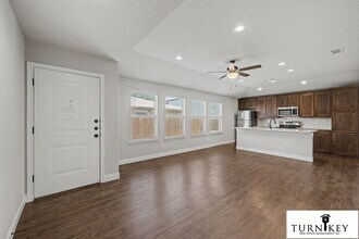 Building Photo - 1304 White Sand Dr