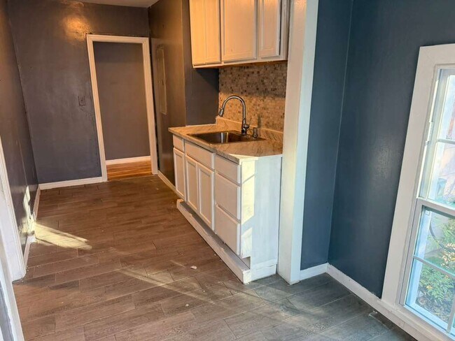 Foto del edificio - 1976 Lambert St