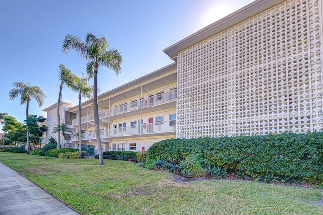 Photo - 5150 10th Ave N (Saint Petersburg, FL) Townhome