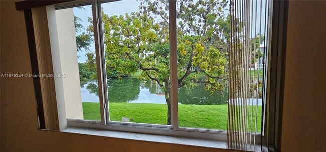 Building Photo - 1080 Del Lago Cir
