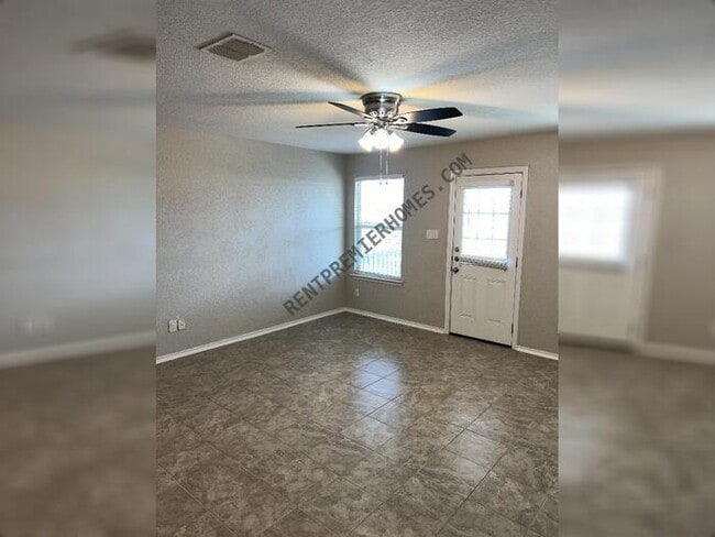 Building Photo - 7018 Phoebe View