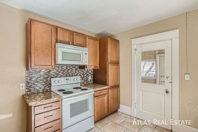 Building Photo - 1416 11th Ave