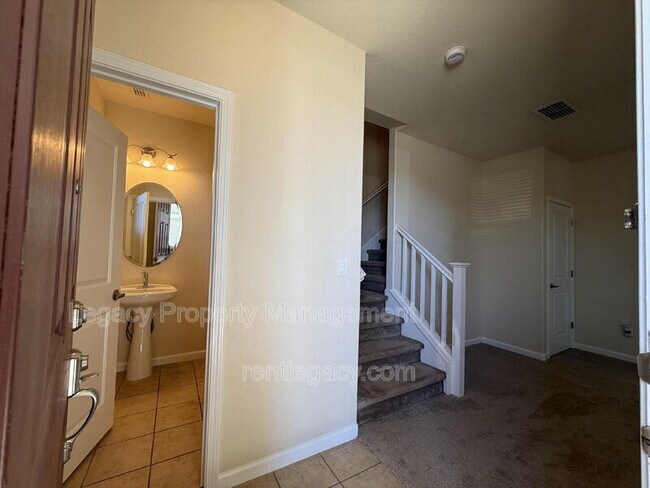 Building Photo - 2486 Boxwood St