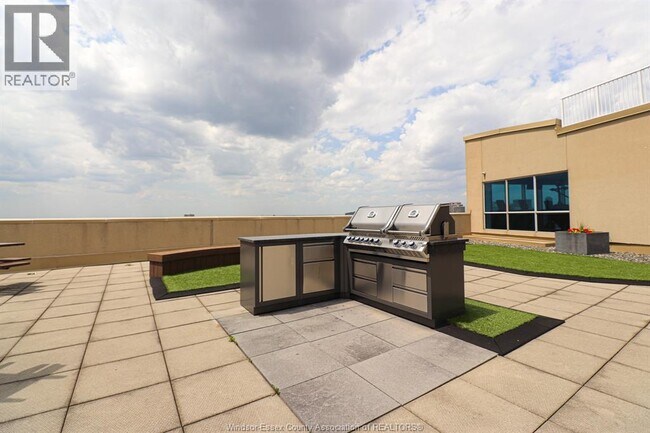 Building Photo - 1225 Riverside Dr W