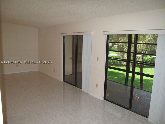Foto del edificio - 9940 S Belfort Cir