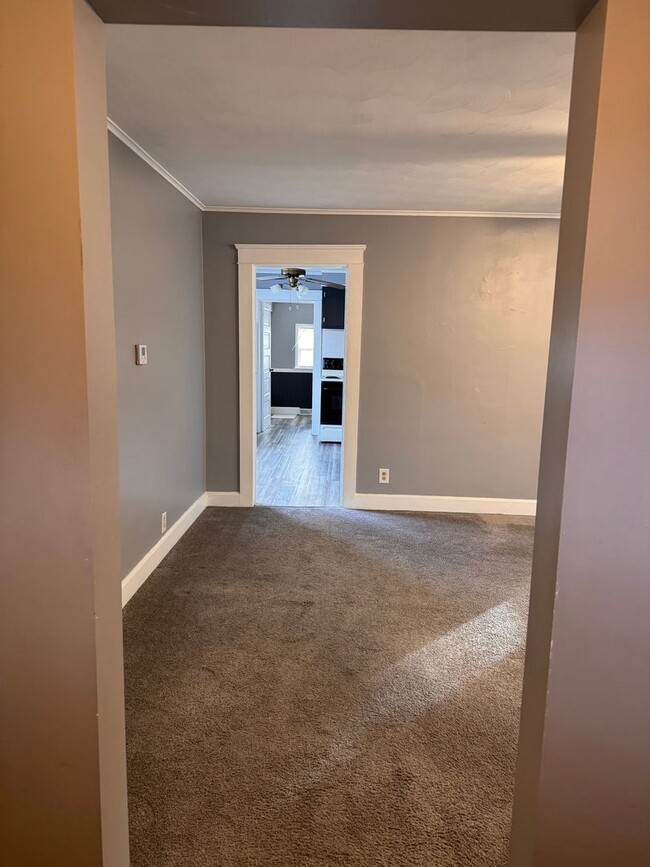 Foto del edificio - 402 Kenneth Ave