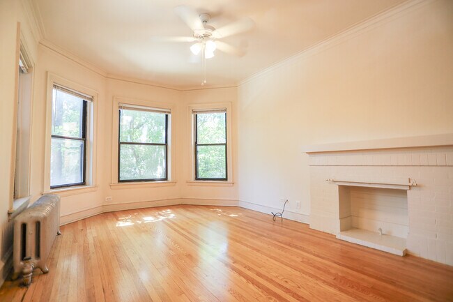 Building Photo - 1358 W Carmen Ave