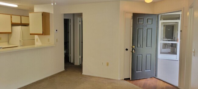 Foto del edificio - Large one bedroom condo