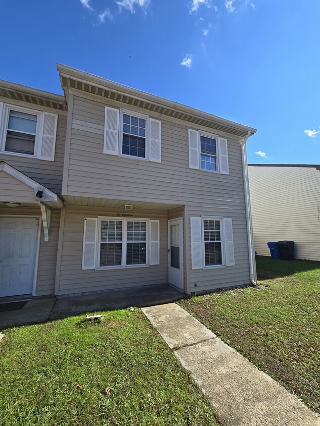 Foto principal - 618 Aubrey Dr