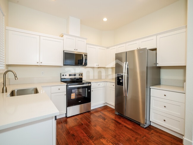 Foto del edificio - 6750 Diamond Glen Dr