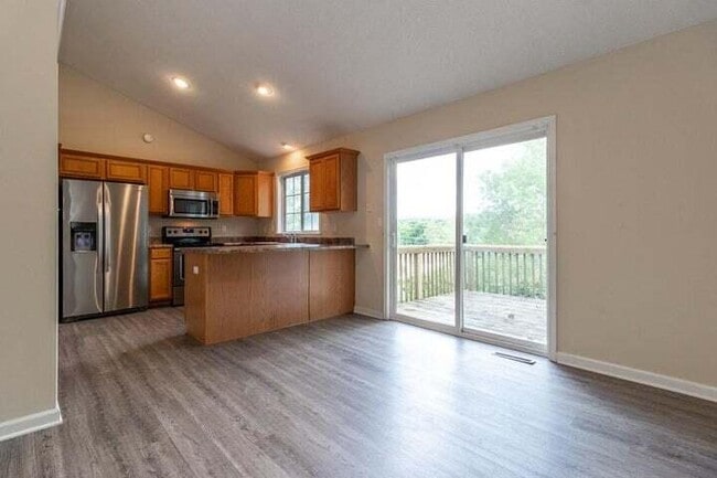 Building Photo - 602 Campusview Dr