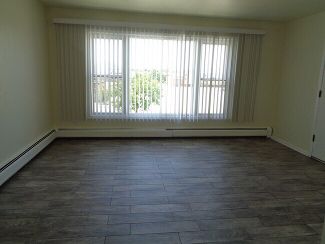 Foto del edificio - 9701 Ridgeland Ave