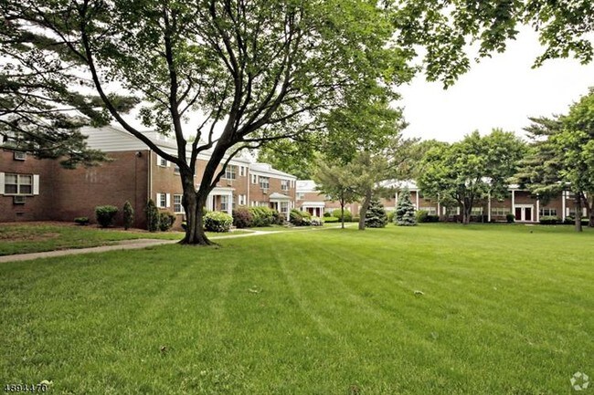 Foto del edificio - 22-72 Berkshire Pl