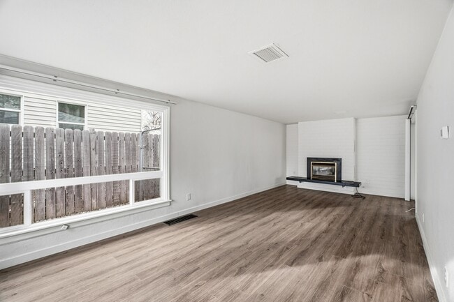 Building Photo - 1307 E Thurston Ave