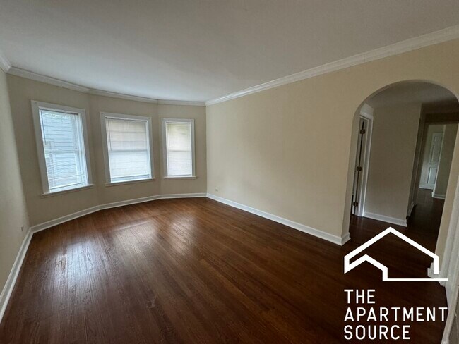 Foto del edificio - 2440 N Hamlin Ave