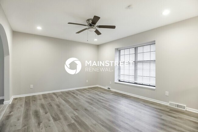 Building Photo - 3 Bedroom Pet-Friendly Home in Raytown, MO with Main Street Renewal